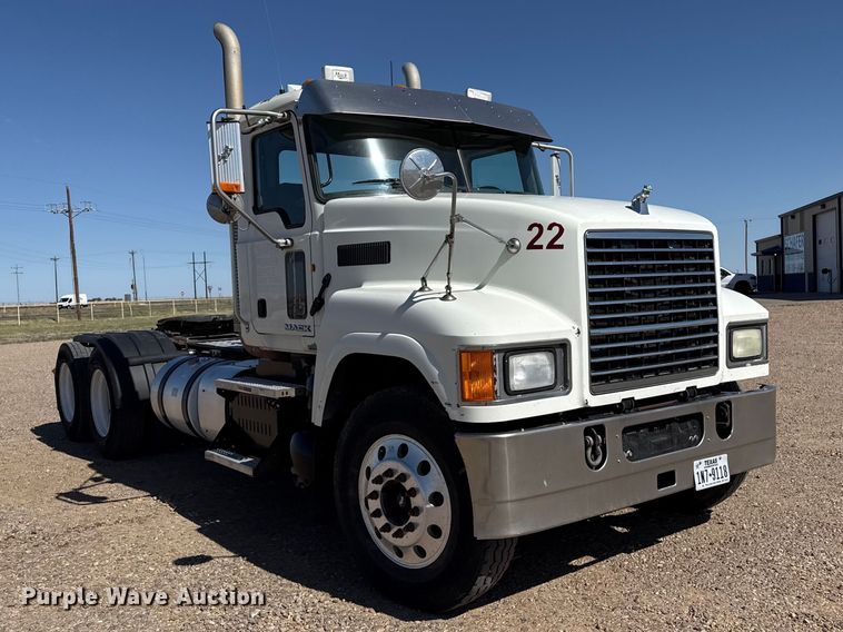 image for item FC2297 2012 Mack CHU613 semi truck