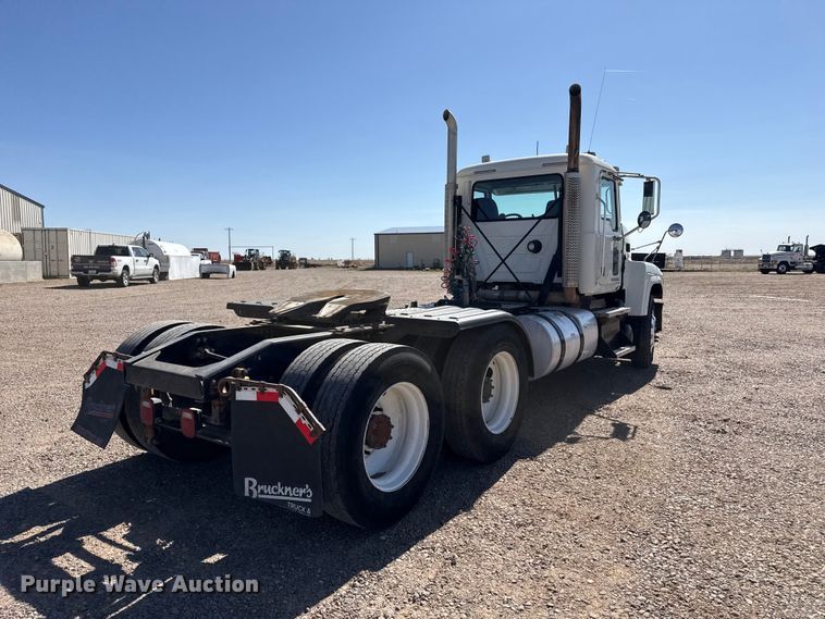 image for item FC2297 2012 Mack CHU613 semi truck