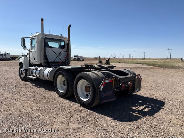 image for item FC2297 2012 Mack CHU613 semi truck