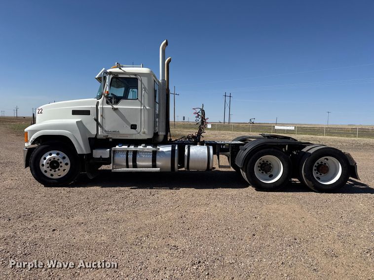 image for item FC2297 2012 Mack CHU613 semi truck