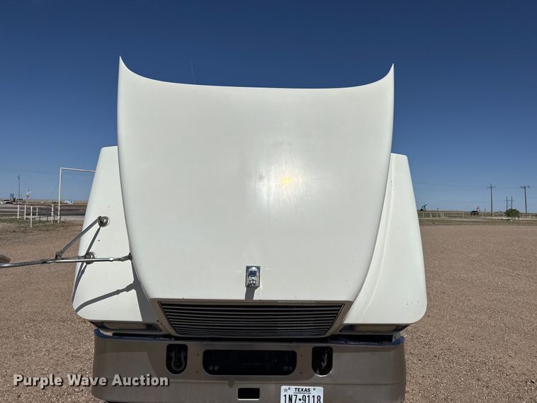 image for item FC2297 2012 Mack CHU613 semi truck