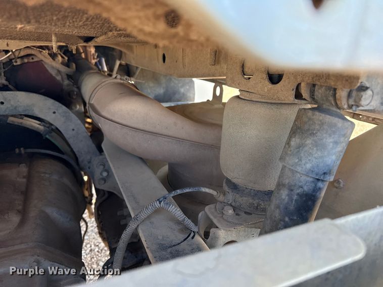 image for item FC2297 2012 Mack CHU613 semi truck