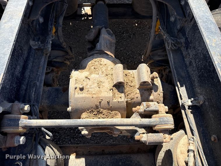 image for item FC2297 2012 Mack CHU613 semi truck