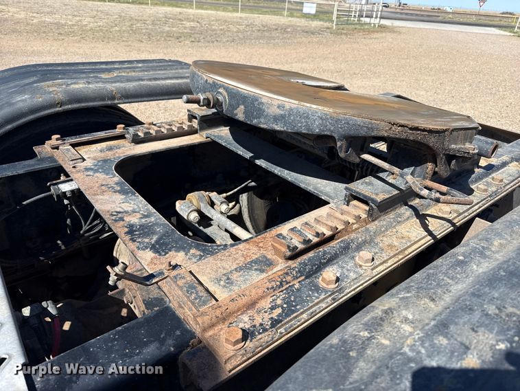 image for item FC2297 2012 Mack CHU613 semi truck