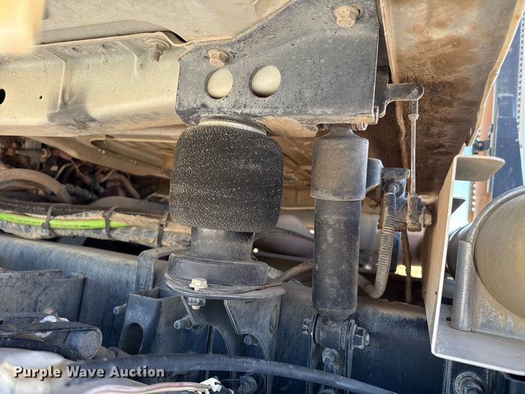 image for item FC2297 2012 Mack CHU613 semi truck