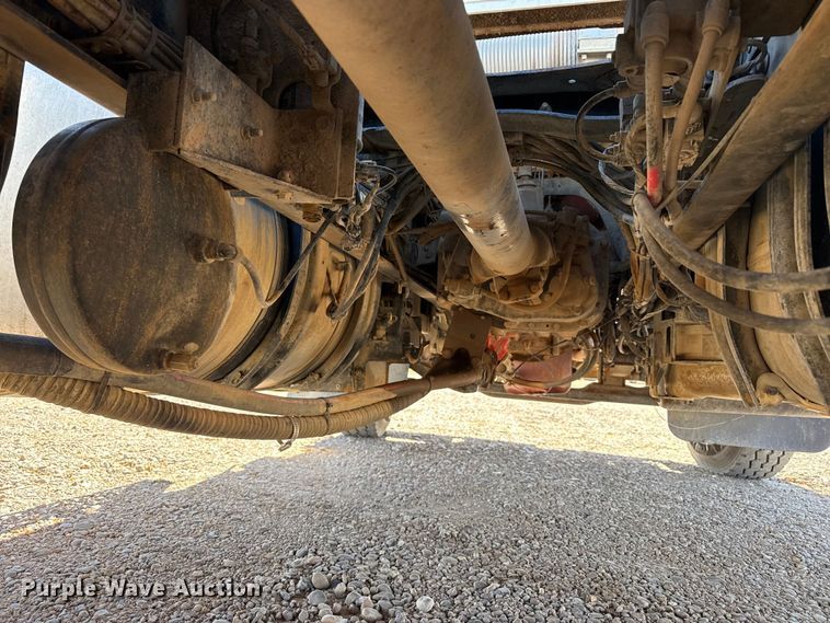 image for item FC2297 2012 Mack CHU613 semi truck