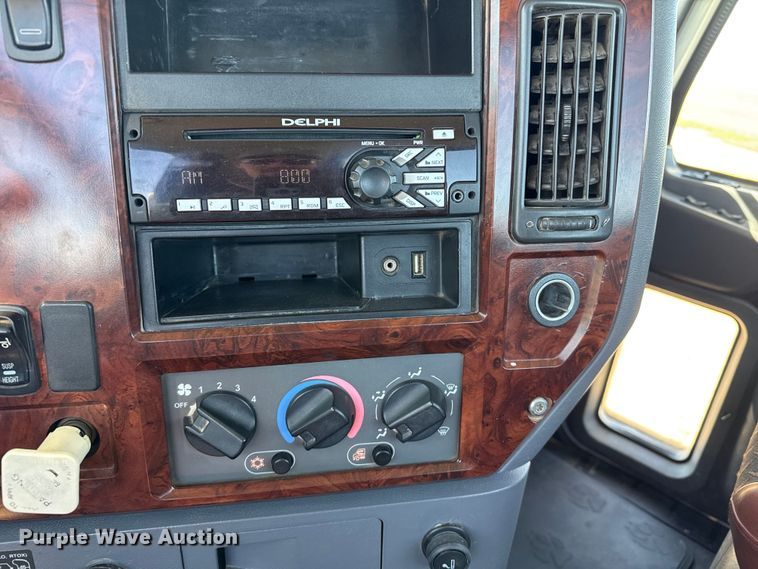 image for item FC2297 2012 Mack CHU613 semi truck