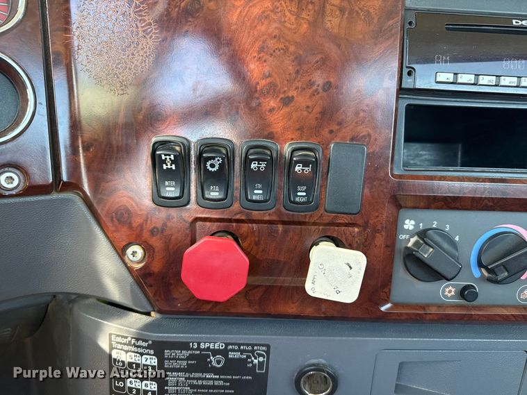 image for item FC2297 2012 Mack CHU613 semi truck