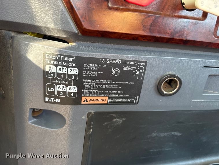 image for item FC2297 2012 Mack CHU613 semi truck
