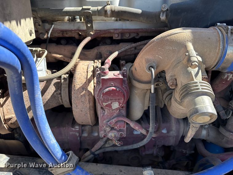 image for item FC2297 2012 Mack CHU613 semi truck