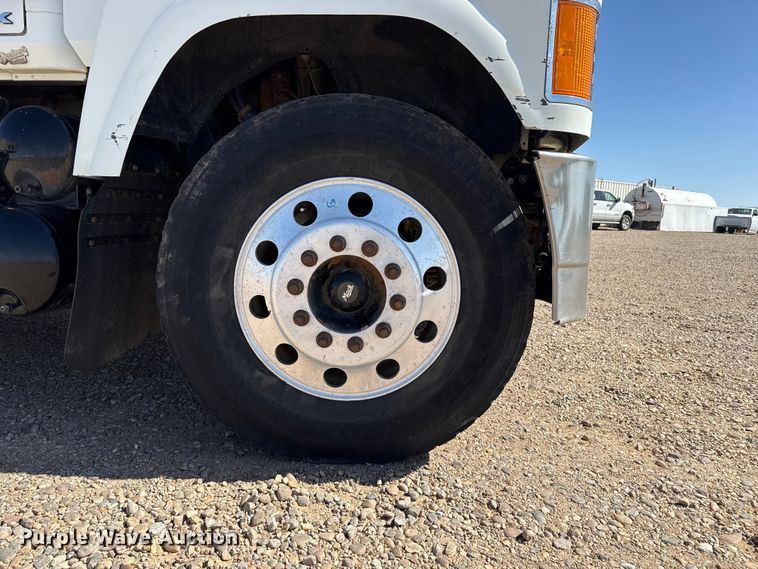image for item FC2297 2012 Mack CHU613 semi truck