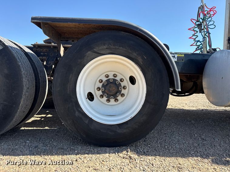 image for item FC2297 2012 Mack CHU613 semi truck