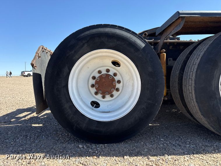 image for item FC2297 2012 Mack CHU613 semi truck