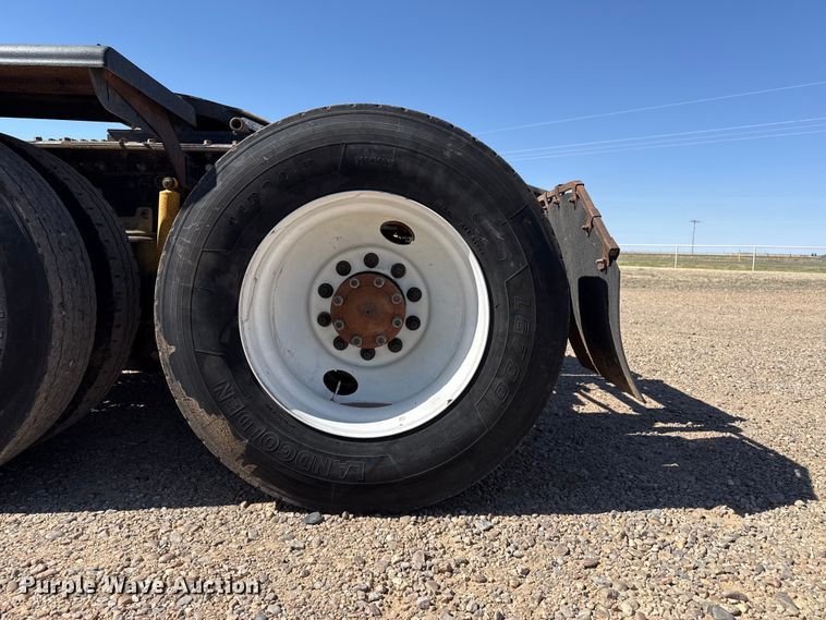 image for item FC2297 2012 Mack CHU613 semi truck