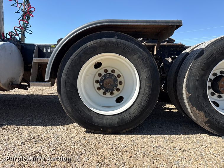 image for item FC2297 2012 Mack CHU613 semi truck