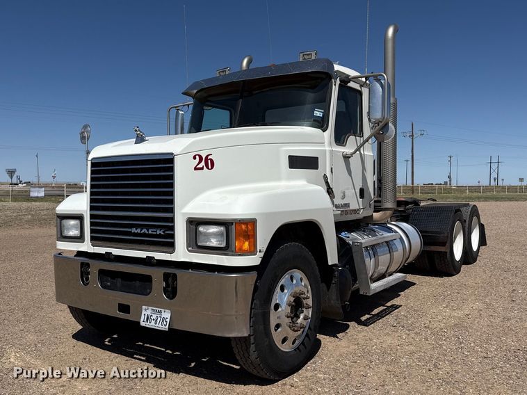 image for item FC2299 2018 Mack CHU613 semi truck