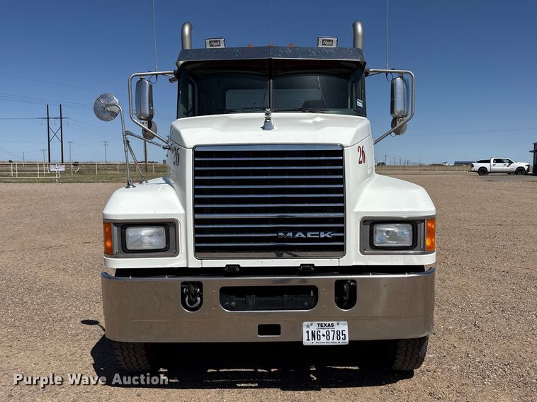 image for item FC2299 2018 Mack CHU613 semi truck