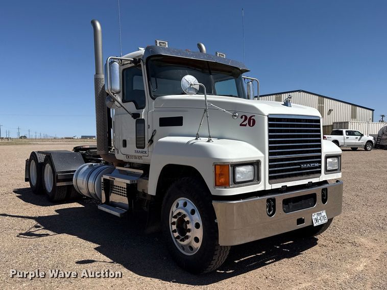 image for item FC2299 2018 Mack CHU613 semi truck