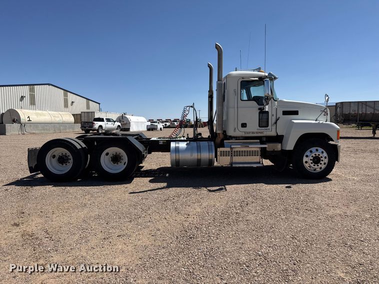 image for item FC2299 2018 Mack CHU613 semi truck