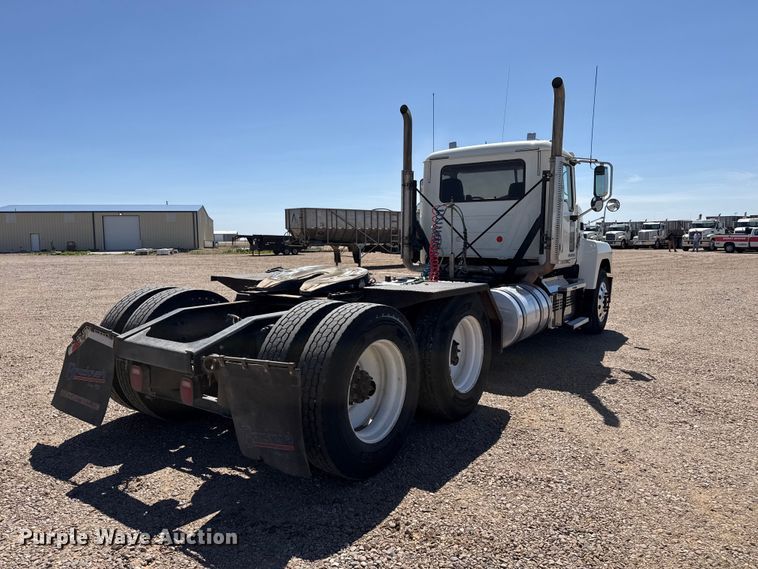 image for item FC2299 2018 Mack CHU613 semi truck