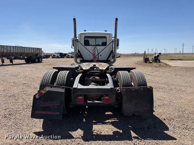 image for item FC2299 2018 Mack CHU613 semi truck