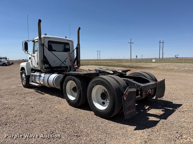 image for item FC2299 2018 Mack CHU613 semi truck