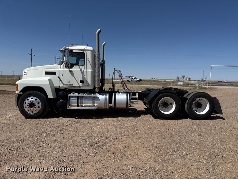 image for item FC2299 2018 Mack CHU613 semi truck