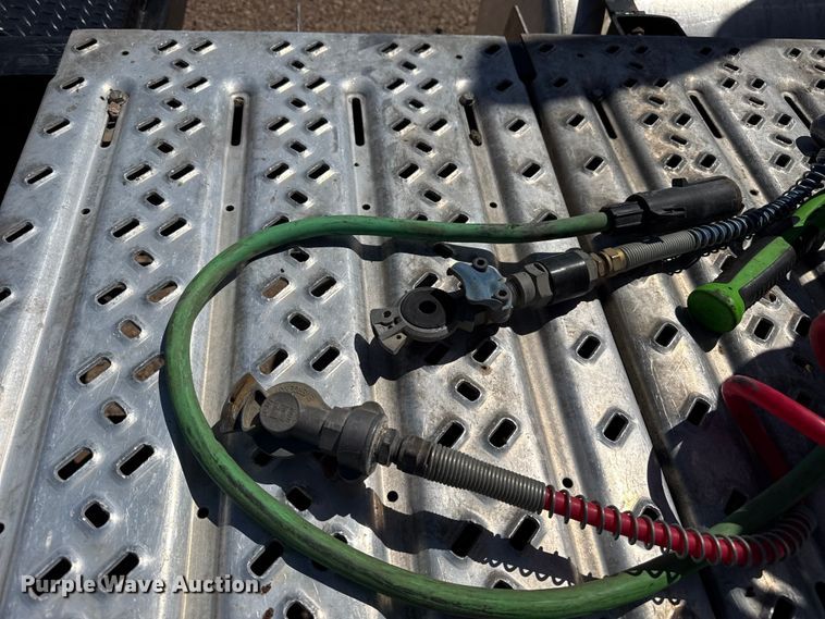image for item FC2299 2018 Mack CHU613 semi truck