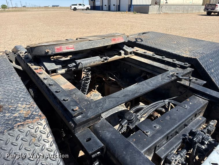 image for item FC2299 2018 Mack CHU613 semi truck