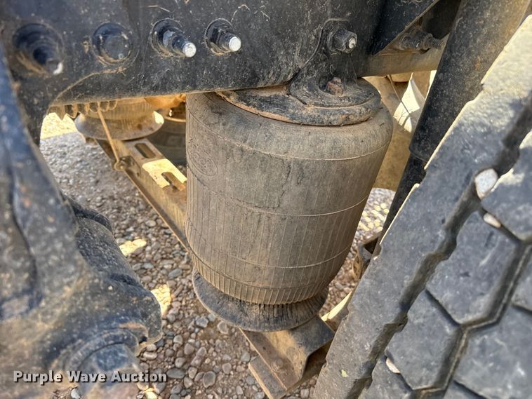 image for item FC2299 2018 Mack CHU613 semi truck