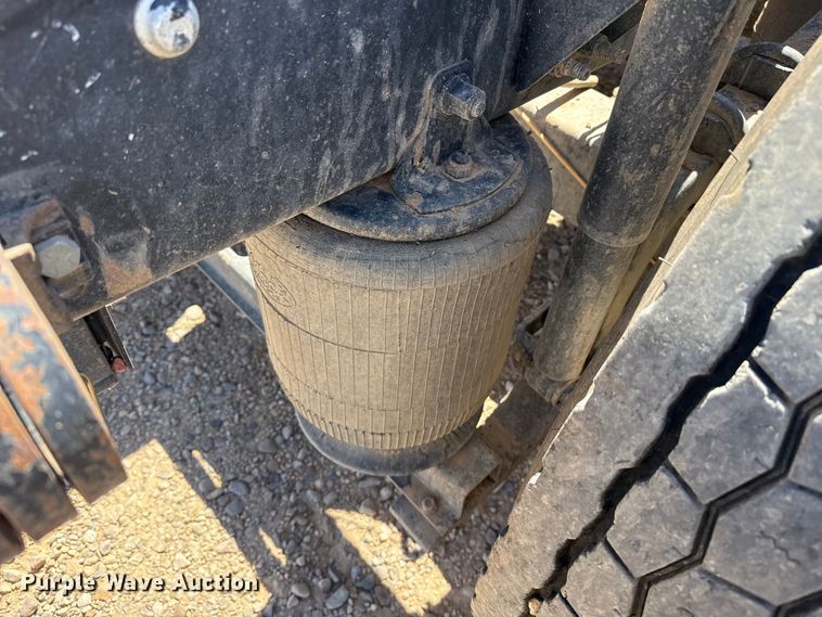 image for item FC2299 2018 Mack CHU613 semi truck