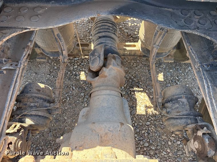 image for item FC2299 2018 Mack CHU613 semi truck