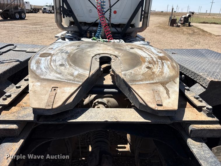 image for item FC2299 2018 Mack CHU613 semi truck