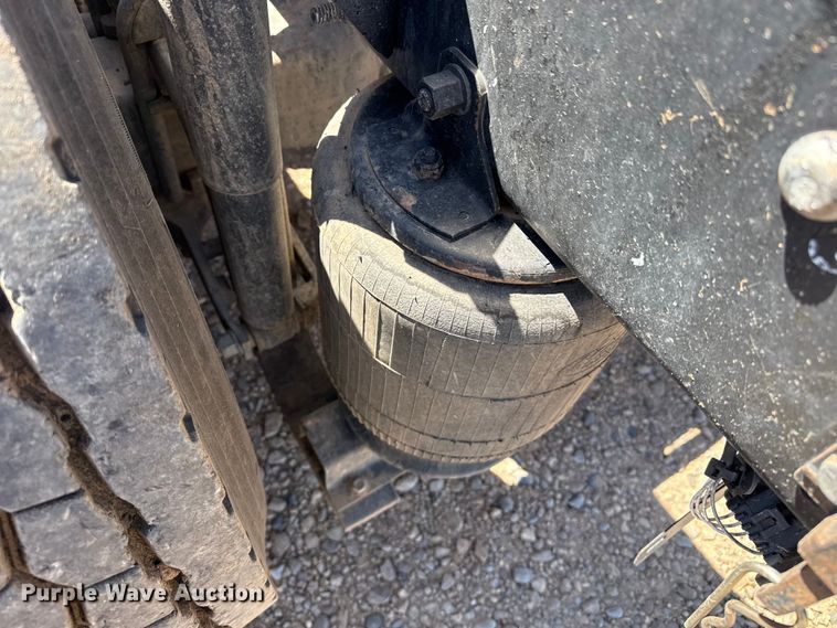 image for item FC2299 2018 Mack CHU613 semi truck