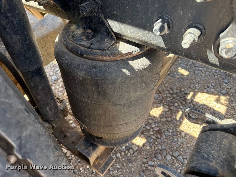 image for item FC2299 2018 Mack CHU613 semi truck