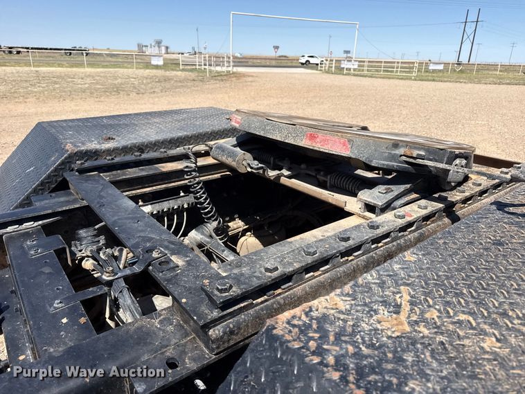image for item FC2299 2018 Mack CHU613 semi truck
