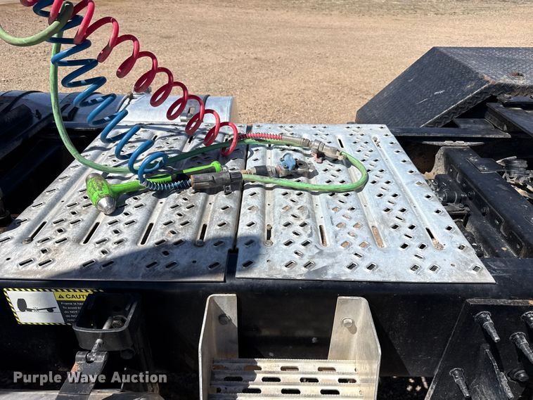 image for item FC2299 2018 Mack CHU613 semi truck