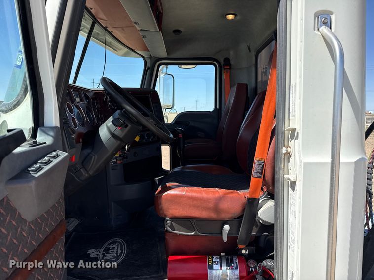 image for item FC2299 2018 Mack CHU613 semi truck
