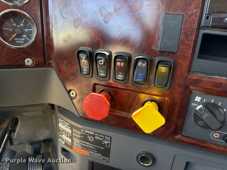image for item FC2299 2018 Mack CHU613 semi truck