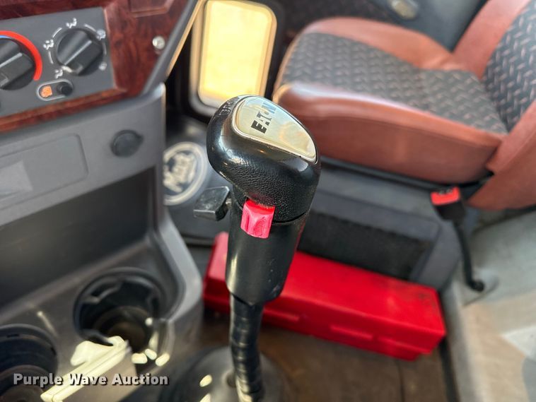 image for item FC2299 2018 Mack CHU613 semi truck