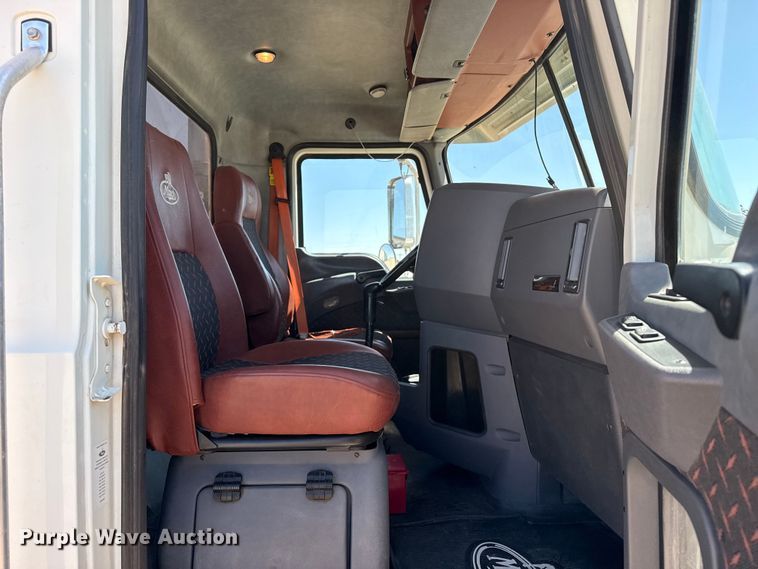 image for item FC2299 2018 Mack CHU613 semi truck