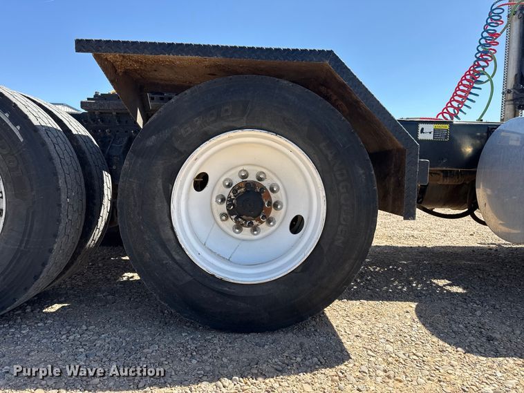 image for item FC2299 2018 Mack CHU613 semi truck
