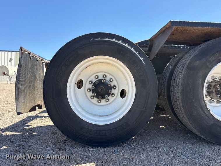image for item FC2299 2018 Mack CHU613 semi truck