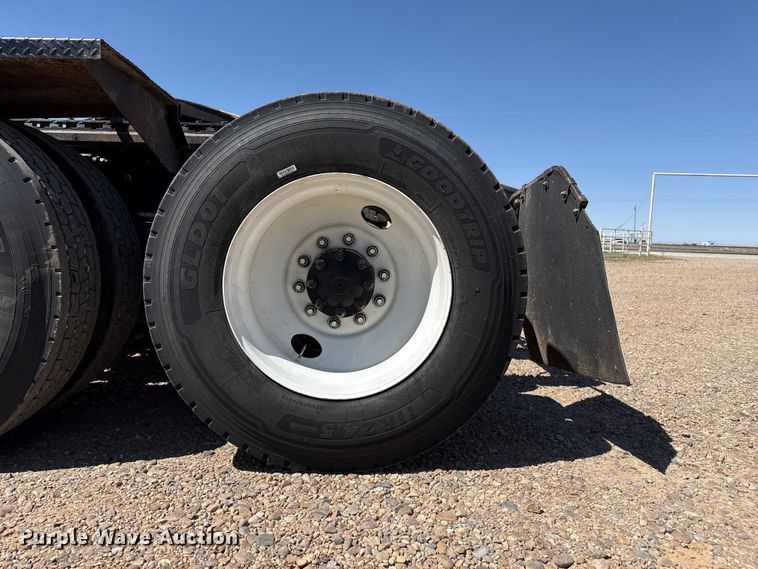 image for item FC2299 2018 Mack CHU613 semi truck