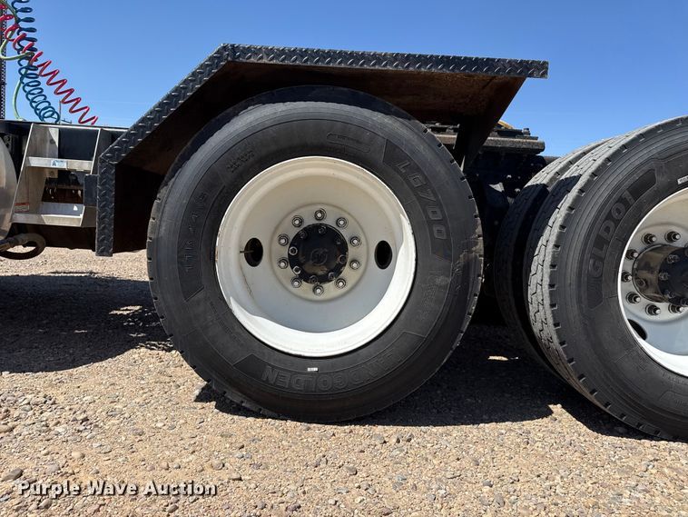 image for item FC2299 2018 Mack CHU613 semi truck