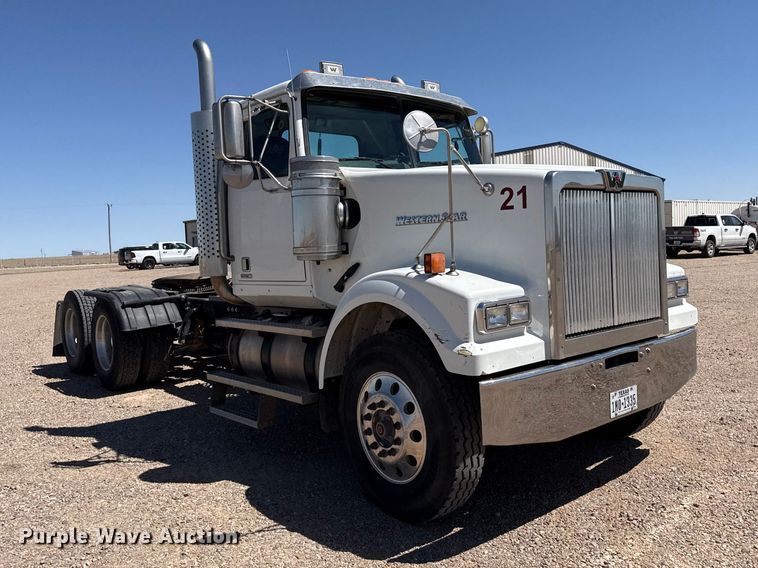 image for item FC2301 2017 Western Star 4900SF glider semi truck