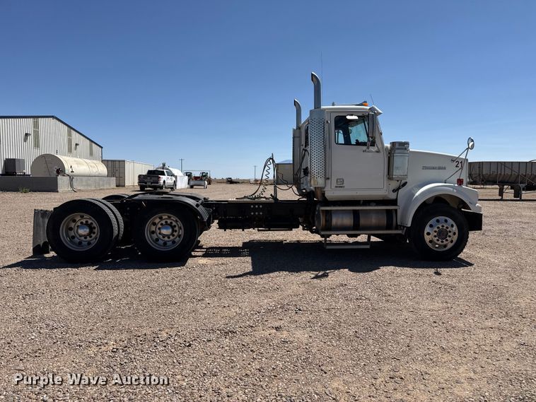 image for item FC2301 2017 Western Star 4900SF glider semi truck