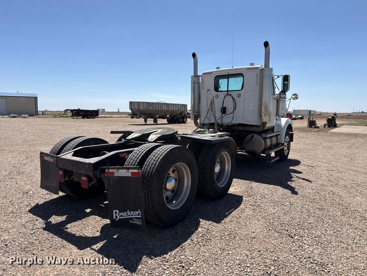 image for item FC2301 2017 Western Star 4900SF glider semi truck