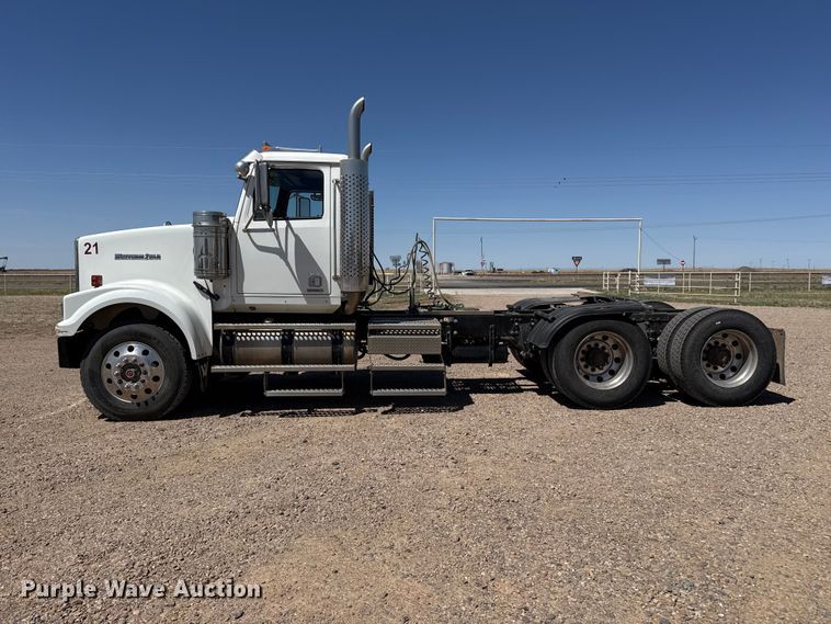 image for item FC2301 2017 Western Star 4900SF glider semi truck