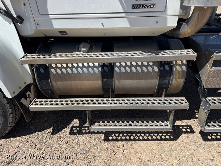 image for item FC2301 2017 Western Star 4900SF glider semi truck